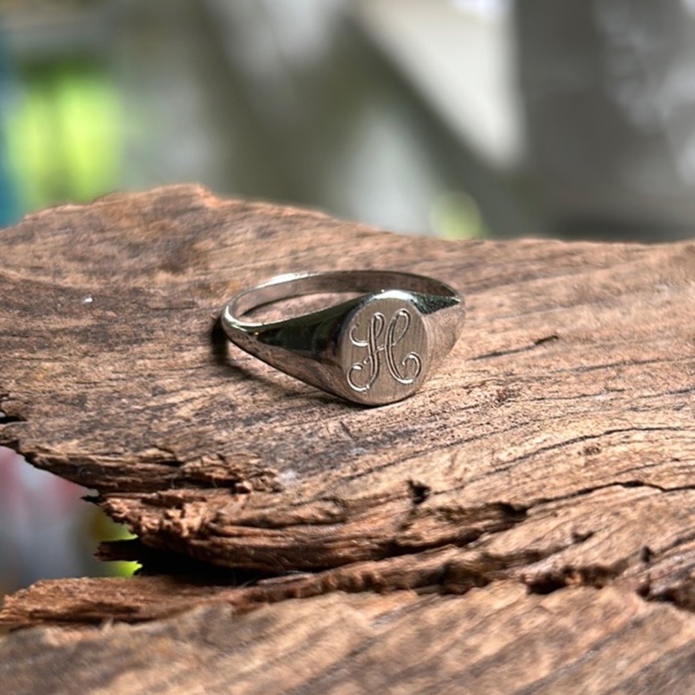 UNCAS VINTAGE Sterling Silver signet ring “H” initial ring